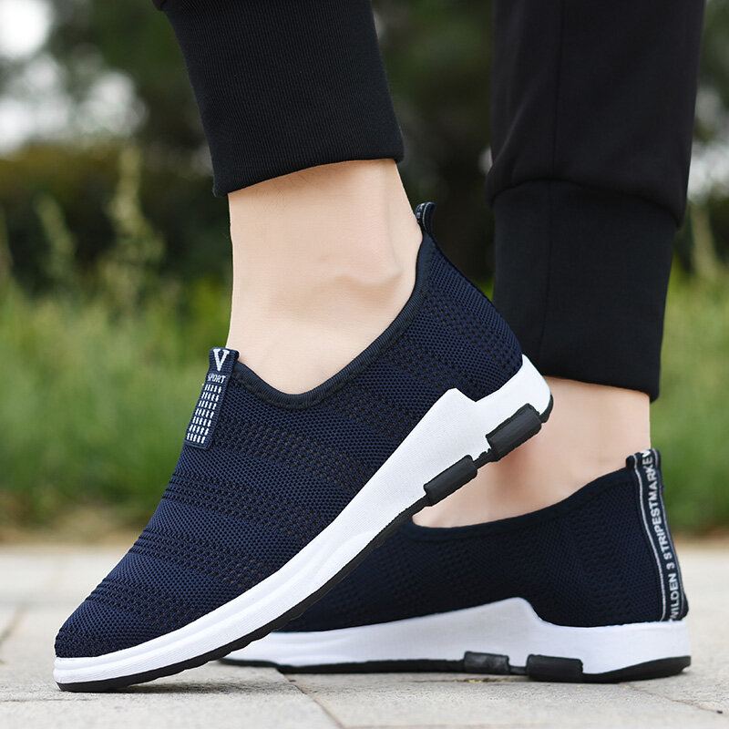 Heren Uitgeholde Ademende Stof Zachte Bodem Slip Op Comfortabele Sport Casual Wandelschoenen