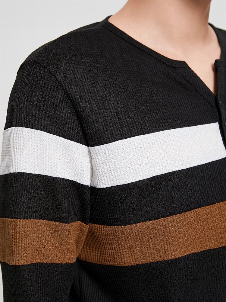 Henley T-shirt Met Gestreepte Knoop Inkeping Kraag Patchwork